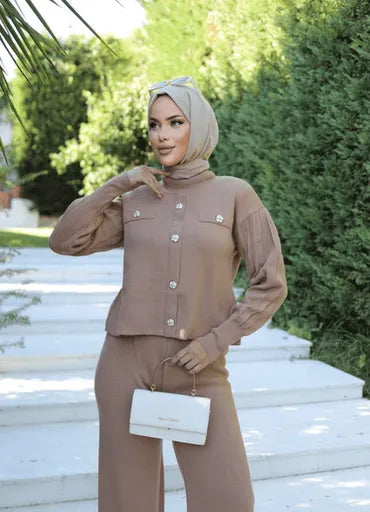 Kadın Takım Elbise Modası ile Şık ve Modern Görünümler - Özer&Hermin