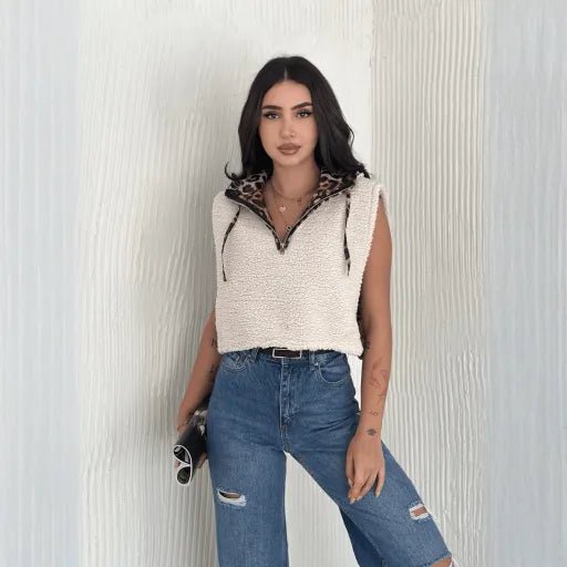 Astarli Kapsonlu Kuzu Yelek - Şıklığı ve Rahatlığı Bir Arada Taşıyan Tasarım - ÖZER&HERMİN