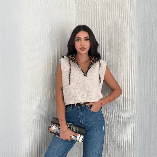 Astarli Kapsonlu Kuzu Yelek - Şıklığı ve Rahatlığı Bir Arada Taşıyan Tasarım - ÖZER&HERMİN