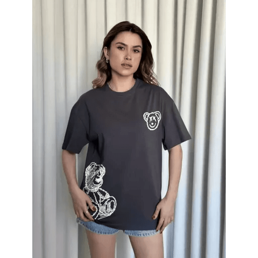 Baskili Ayicikli Tisort - Şık ve Rahat Tasarım - ÖZER&HERMİN