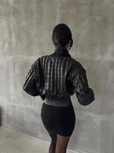 Beli Buzgulu crop deri ceket - Şık ve Fonksiyonel Tasarım - ÖZER&HERMİN