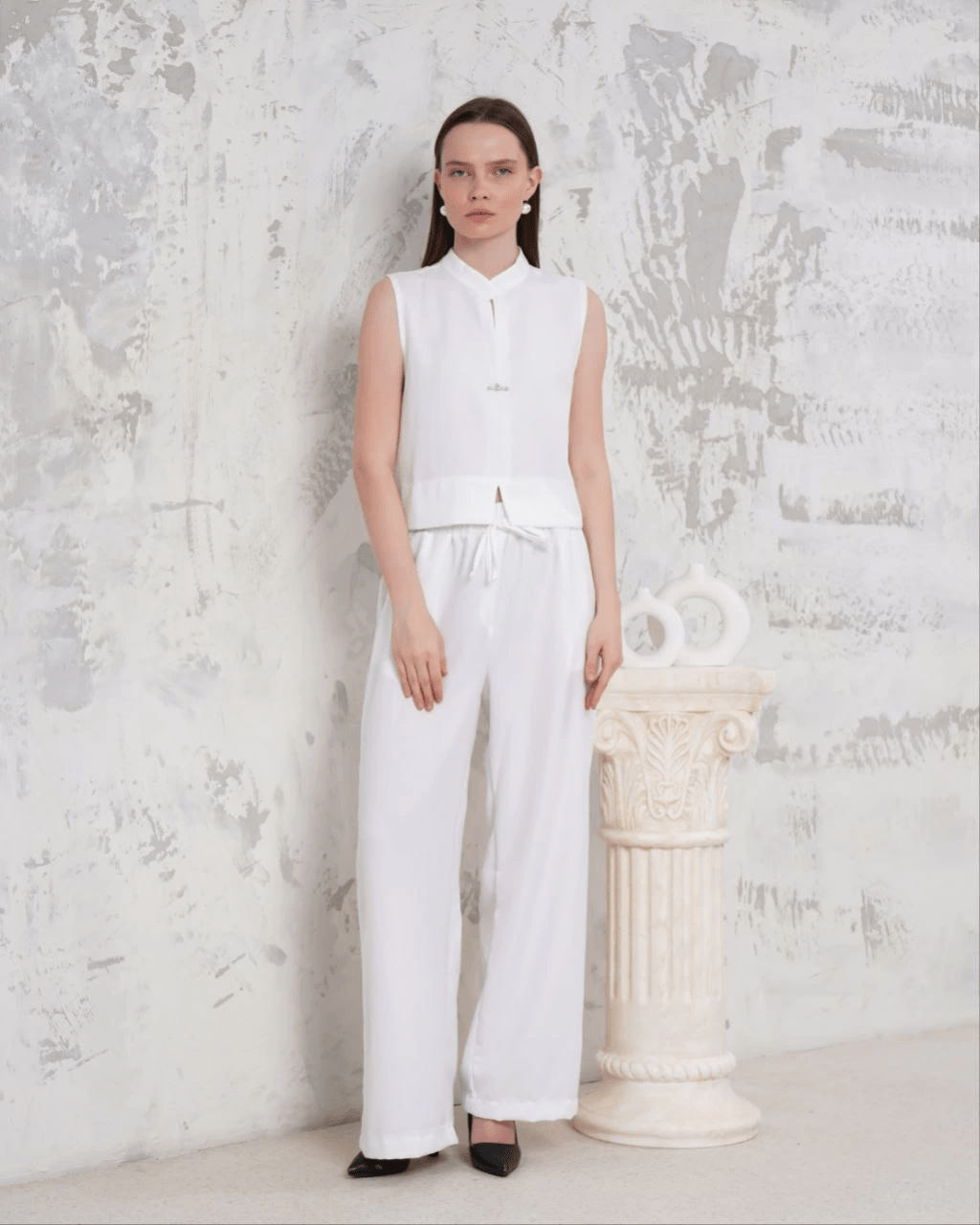 Broslu Yelek Pantolon Takimi - Şıklığıyla Dikkat Çeken Kombin - ÖZER&HERMİN