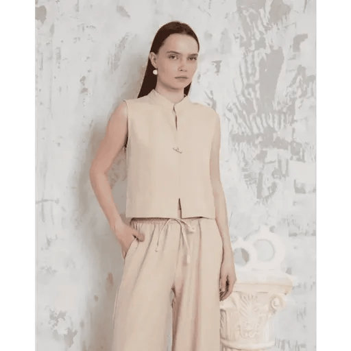 Broslu Yelek Pantolon Takimi - Şıklığıyla Dikkat Çeken Kombin - ÖZER&HERMİN