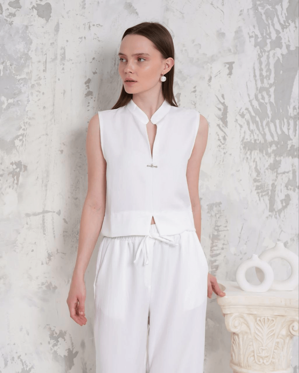 Broslu Yelek Pantolon Takimi - Şıklığıyla Dikkat Çeken Kombin - ÖZER&HERMİN