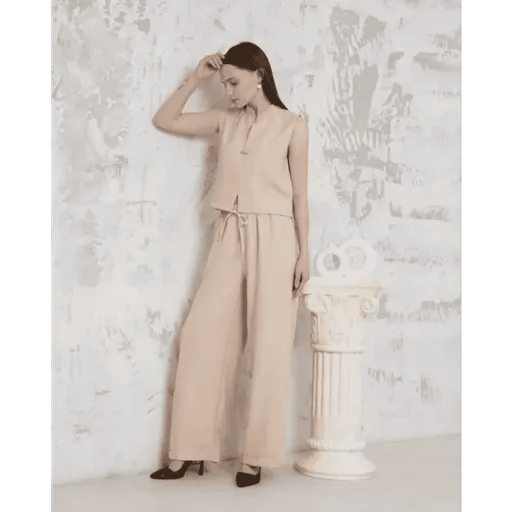 Broslu Yelek Pantolon Takimi - Şıklığıyla Dikkat Çeken Kombin - ÖZER&HERMİN