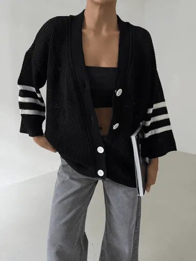 Buyuk Dugmeli Triko Hirka - Konfor ve Şıklık Bir Arada - ÖZER&HERMİN