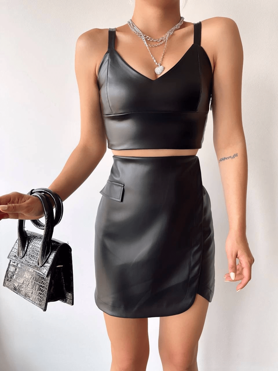 Cep Detaylı Oval Kapakli Deri Etek - Şıklığın ve Rahatlığın Buluştuğu Tasarım - ÖZER&HERMİN