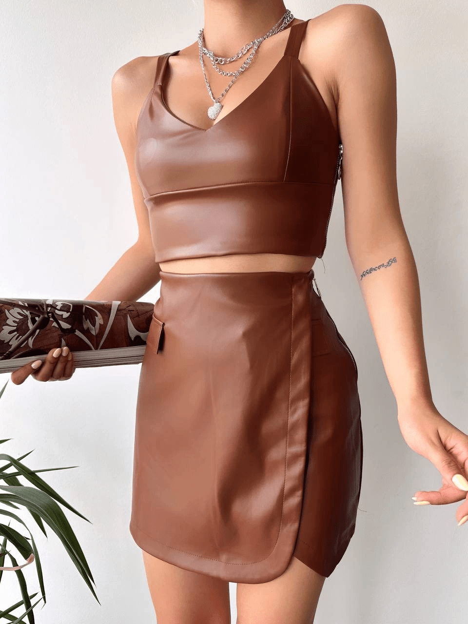 Cep Detaylı Oval Kapakli Deri Etek - Şıklığın ve Rahatlığın Buluştuğu Tasarım - ÖZER&HERMİN