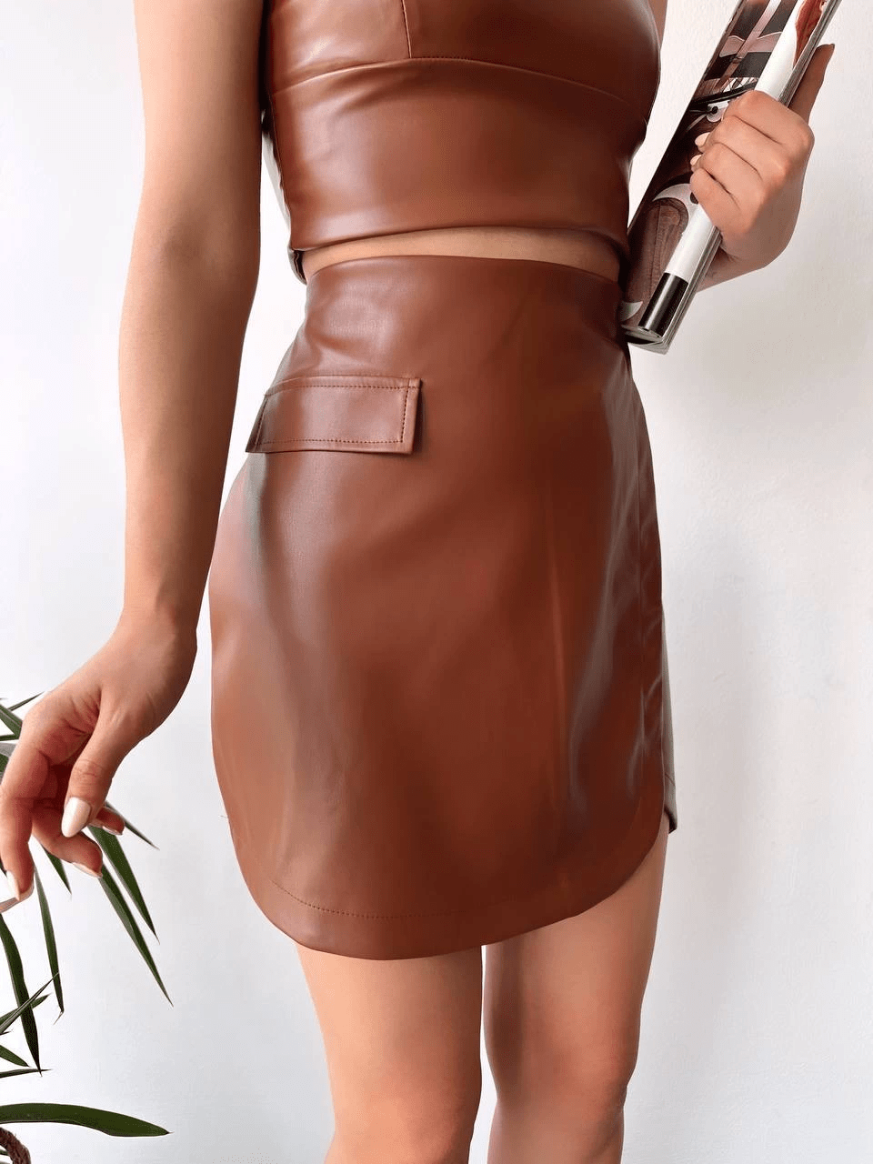 Cep Detaylı Oval Kapakli Deri Etek - Şıklığın ve Rahatlığın Buluştuğu Tasarım - ÖZER&HERMİN