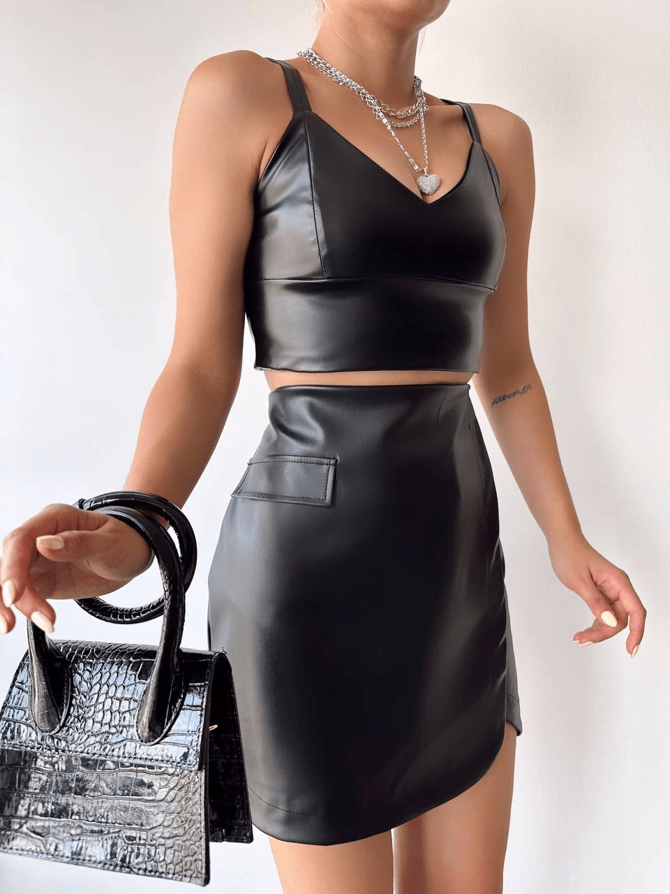 Cep Detaylı Oval Kapakli Deri Etek - Şıklığın ve Rahatlığın Buluştuğu Tasarım - ÖZER&HERMİN