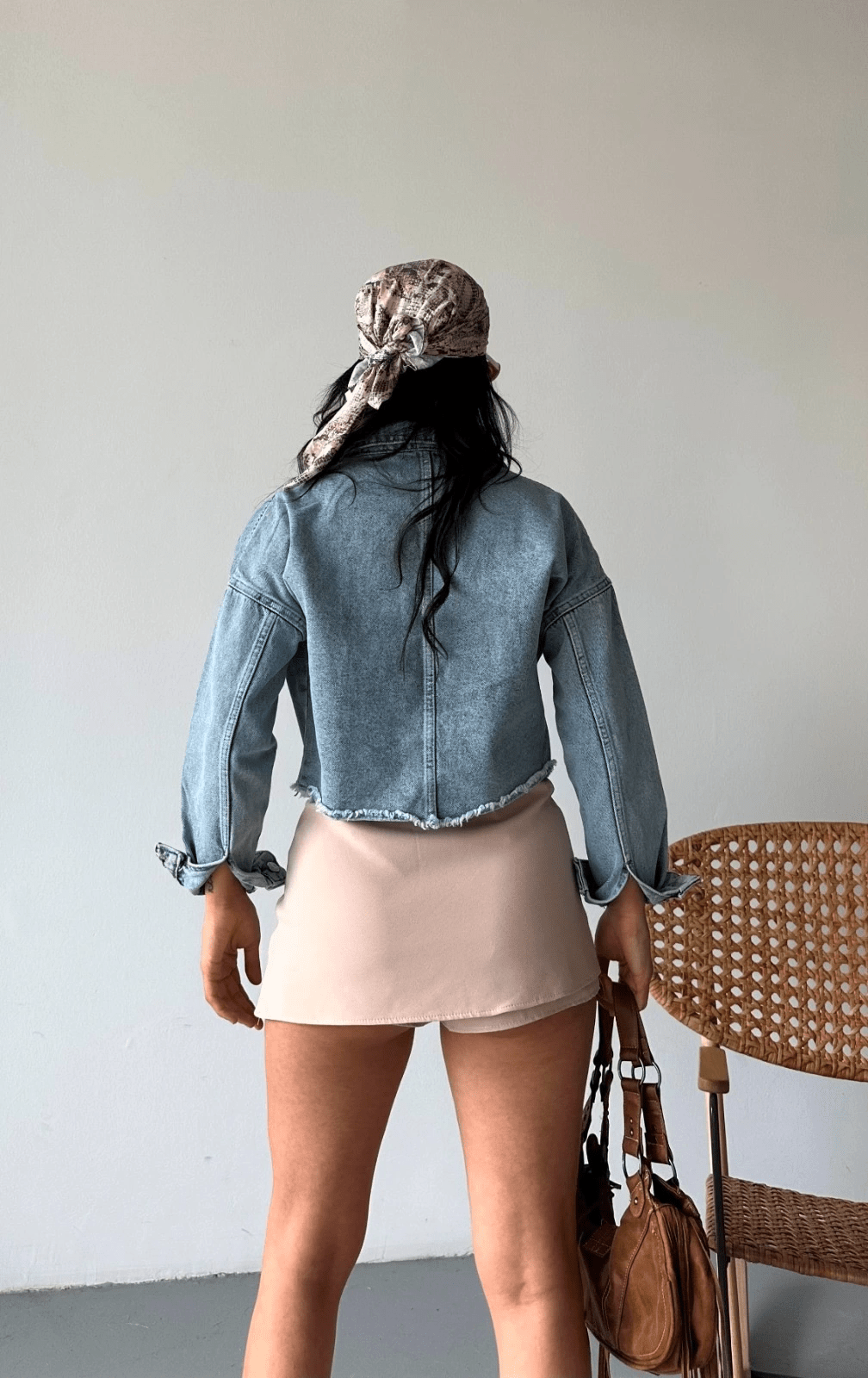 Çift Kapaklı Puskullu Crop Ceket - Şıklık ve Rahatlık Bir Arada - ÖZER&HERMİN