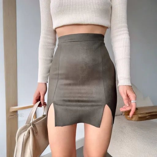 Çift Yurtmaçlı Suet Etekler - Şık Süet Etekler ile Tarzınızı Tamamlayın - ÖZER&HERMİN