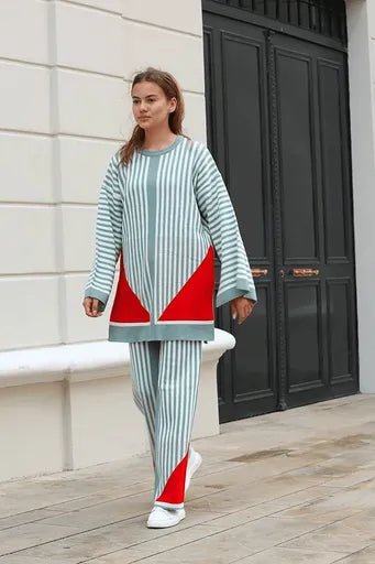 Cizgili Bisiklet Yaka Triko Takim - Şık ve Rahat Tasarım - ÖZER&HERMİN