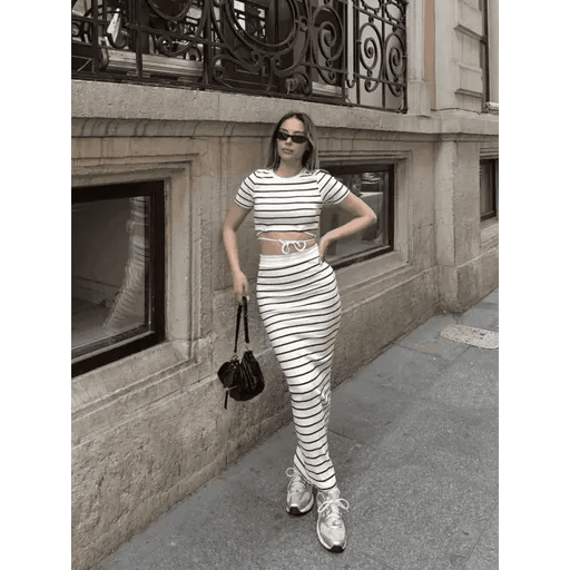 Cizgili Etekli Takim - Şık ve Rahat Kombinler için İdeal Seçim - ÖZER&HERMİN