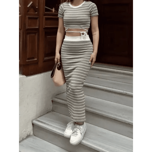 Cizgili Etekli Takim - Şık ve Rahat Kombinler için İdeal Seçim - ÖZER&HERMİN