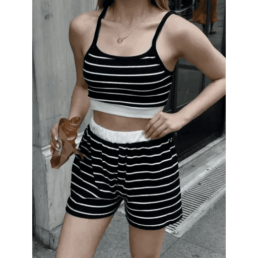 Cizgili Sortlu Takim ile Şıklığı Yakalayın - ÖZER&HERMİN