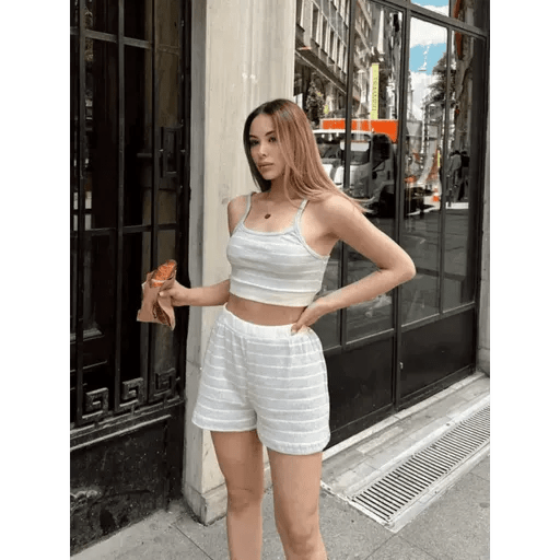 Cizgili Sortlu Takim ile Şıklığı Yakalayın - ÖZER&HERMİN