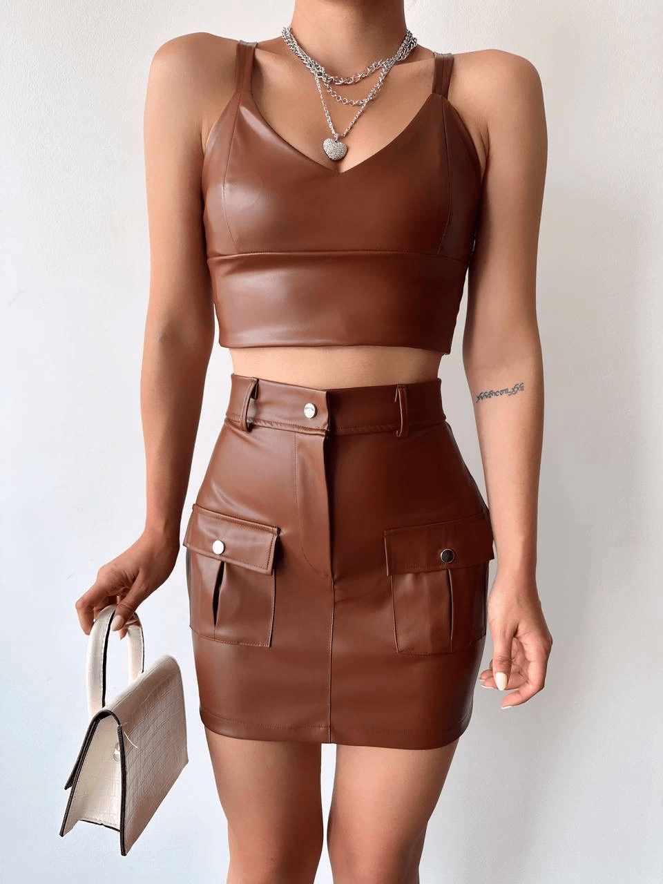 Deri Etek Kadin - Şıklığı ve Rahatlığı Bir Arada Sunan Model - ÖZER&HERMİN