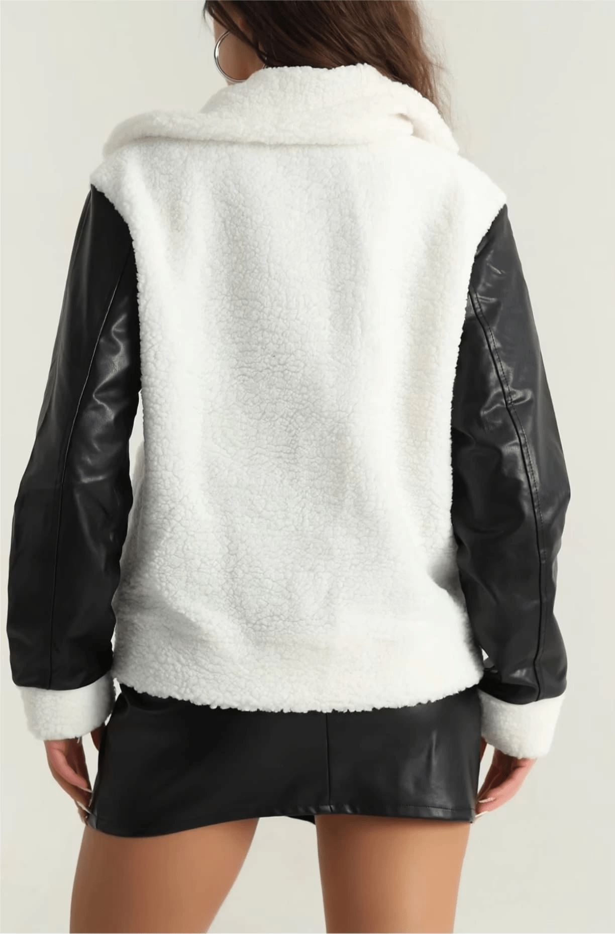 Deri Garnili Kuzu Pelus Mont - Şıklık ve Rahatlık Bir Arada - ÖZER&HERMİN