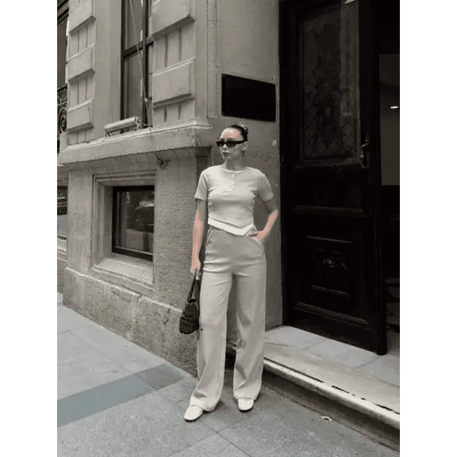 Dugme Yakali Takim: Şıklık ve Konforun Buluştuğu Alt Üst Set - ÖZER&HERMİN