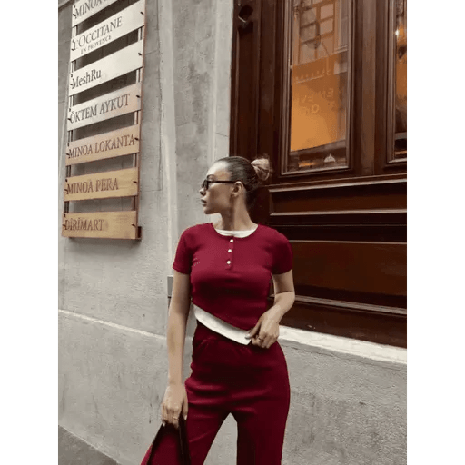 Dugme Yakali Takim: Şıklık ve Konforun Buluştuğu Alt Üst Set - ÖZER&HERMİN