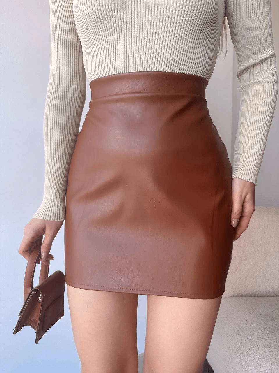 Duz Deri Etek - Şık ve Modern Tasarım ile Gardırobunuza Fark Katın - ÖZER&HERMİN