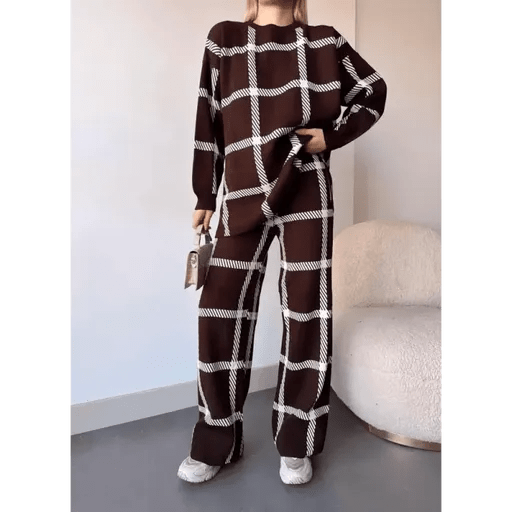 Ekoseli Triko Takim - Şıklığı ve Konforu Bir Arada Sunar - ÖZER&HERMİN