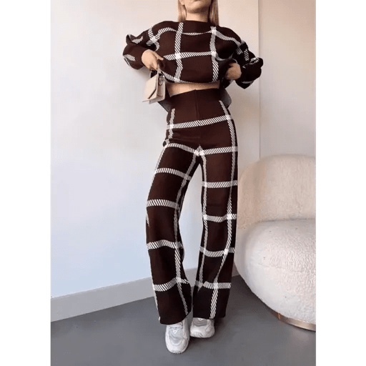 Ekoseli Triko Takim - Şıklığı ve Konforu Bir Arada Sunar - ÖZER&HERMİN