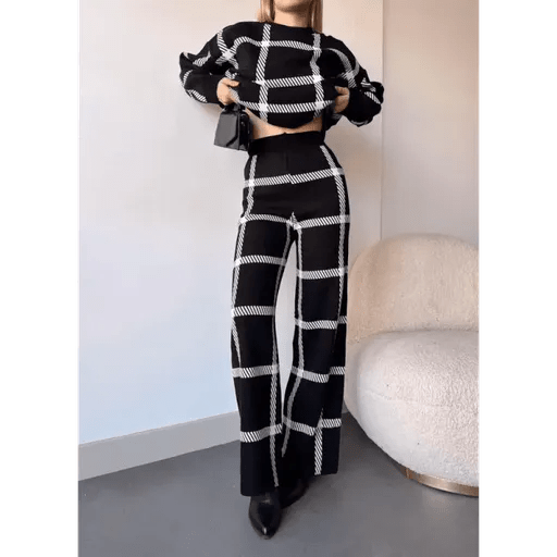 Ekoseli Triko Takim - Şıklığı ve Konforu Bir Arada Sunar - ÖZER&HERMİN