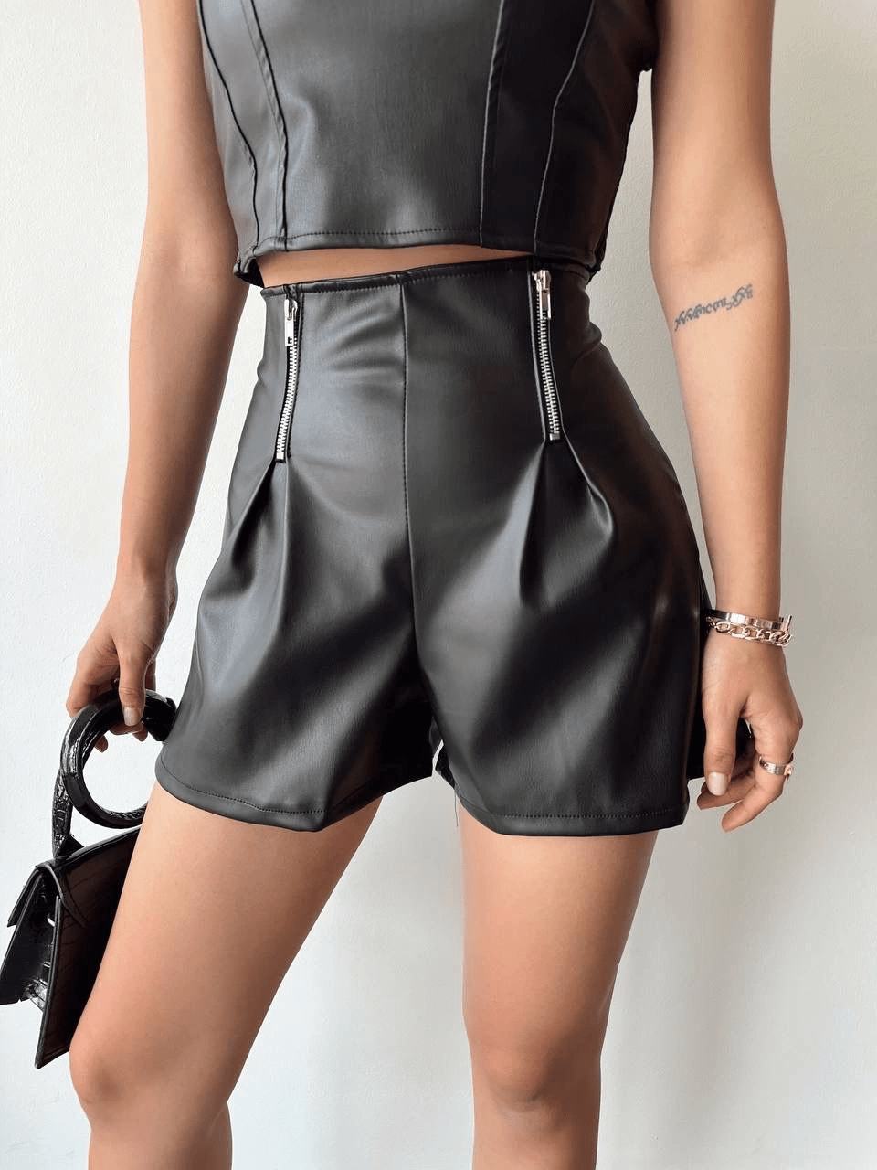 Fermuarli Deri Sort - Şıklığın ve Konforun Birleşimi - ÖZER&HERMİN