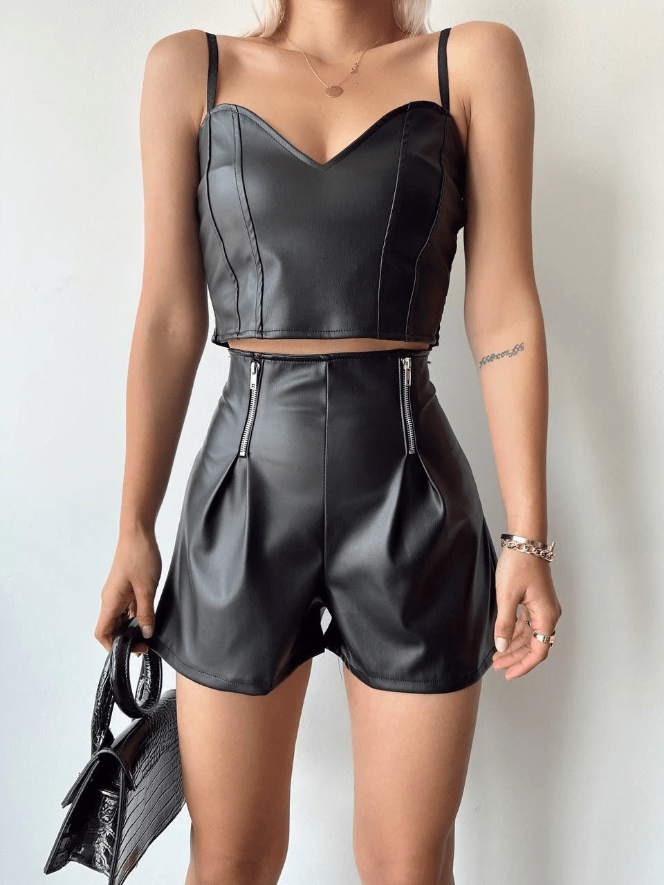 Fermuarli Deri Sort - Şıklığın ve Konforun Birleşimi - ÖZER&HERMİN