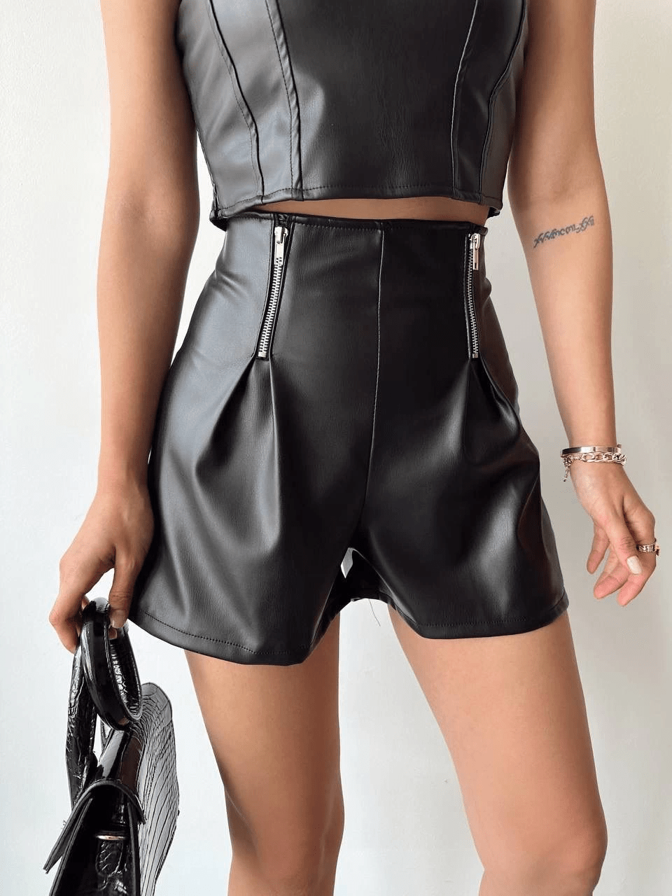 Fermuarli Deri Sort - Şıklığın ve Konforun Birleşimi - ÖZER&HERMİN