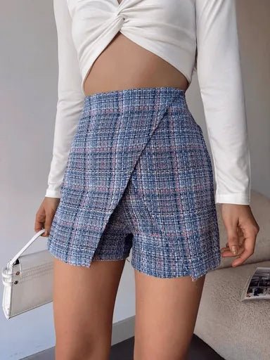 Kapakli Tuvit Sort Etek ile Şıklığı Yakalayın - ÖZER&HERMİN