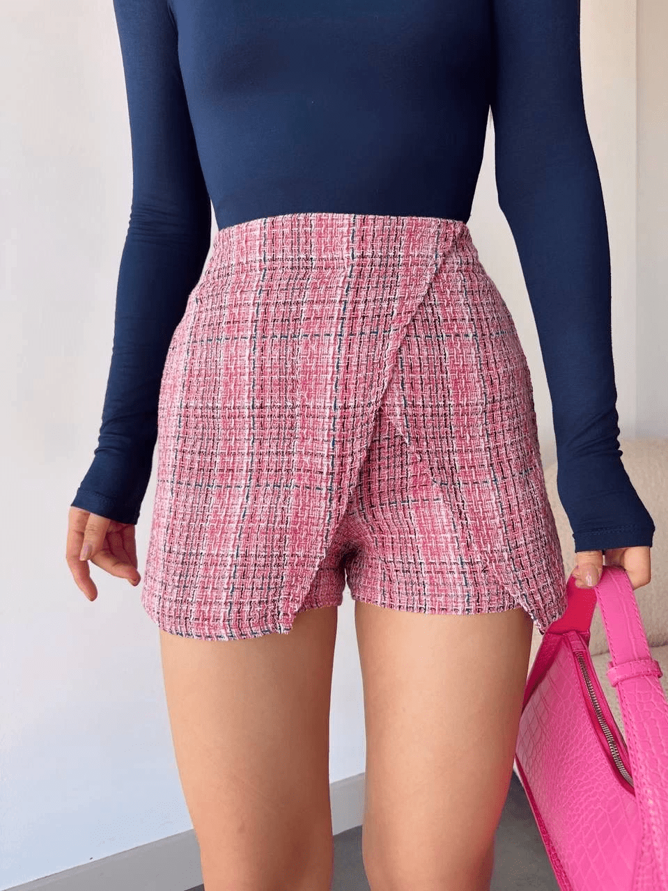 Kapakli Tuvit Sort Etek ile Şıklığı Yakalayın - ÖZER&HERMİN