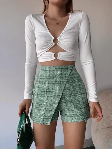 Kapakli Tuvit Sort Etek ile Şıklığı Yakalayın - ÖZER&HERMİN