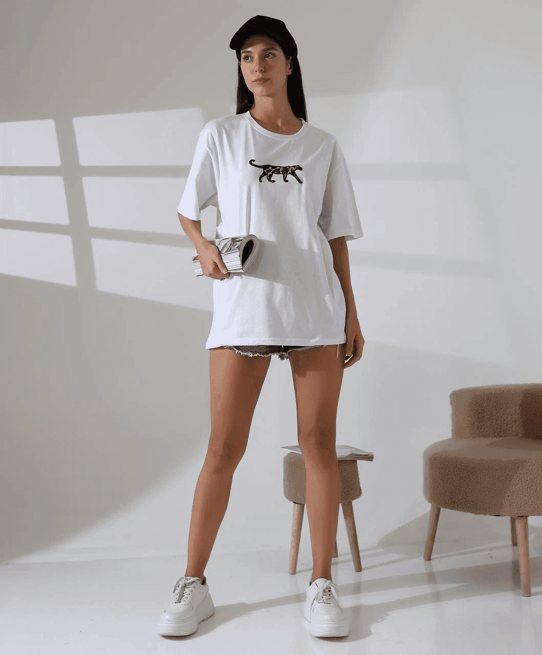 Kaplan nakış işlemeli Oversize tişört - Özer&Hermin