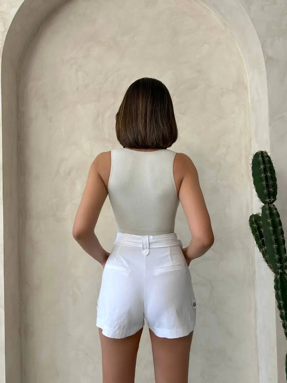 Kemer detaylı gabardin şort beyaz s25289 Özer&Hermin