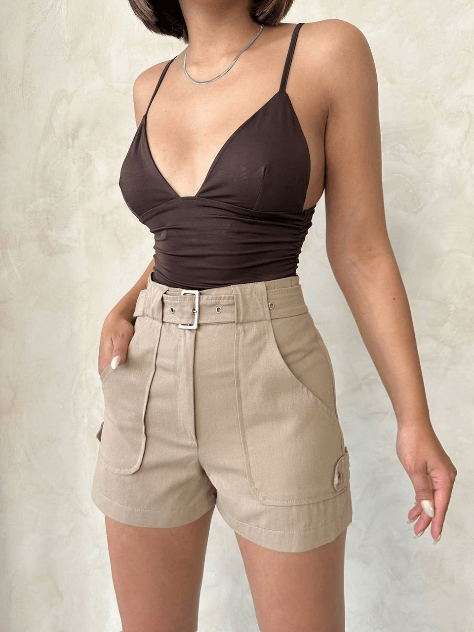 Kemer Detayli Gabardin Sort - Şıklığı ve Rahatlığı Bir Arada Bulun - ÖZER&HERMİN