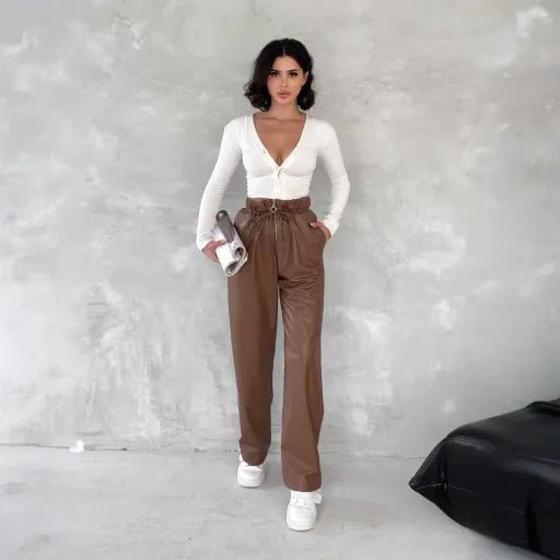 kendinden ince Kemerli Deri Pantolon - Şıklığı ve Rahatlığı Bir Arada Sunan Stil Seçeneği - ÖZER&HERMİN