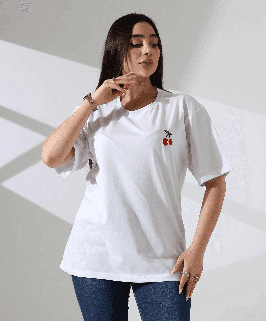 Kiraz işlemeli tişört - Özer&Hermin