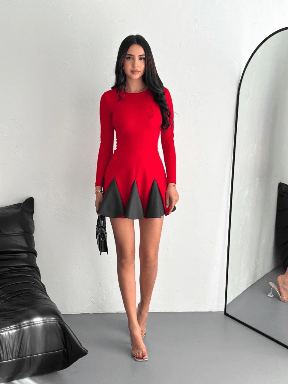 Kloş Crep Mini Elbise ile Şıklığınızı Yansıtın - ÖZER&HERMİN