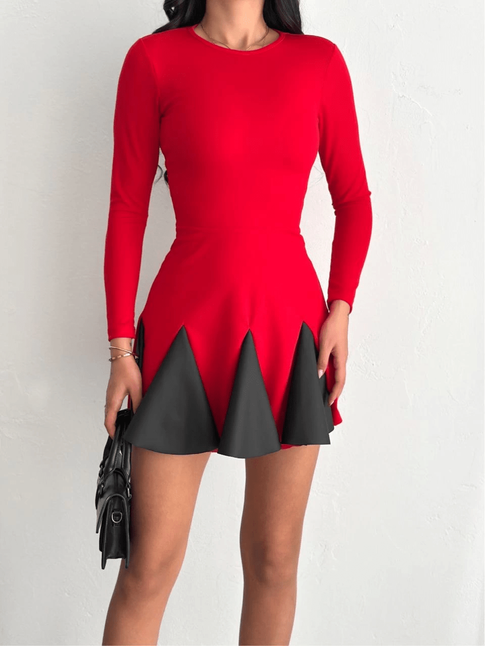 Kloş Crep Mini Elbise ile Şıklığınızı Yansıtın - ÖZER&HERMİN