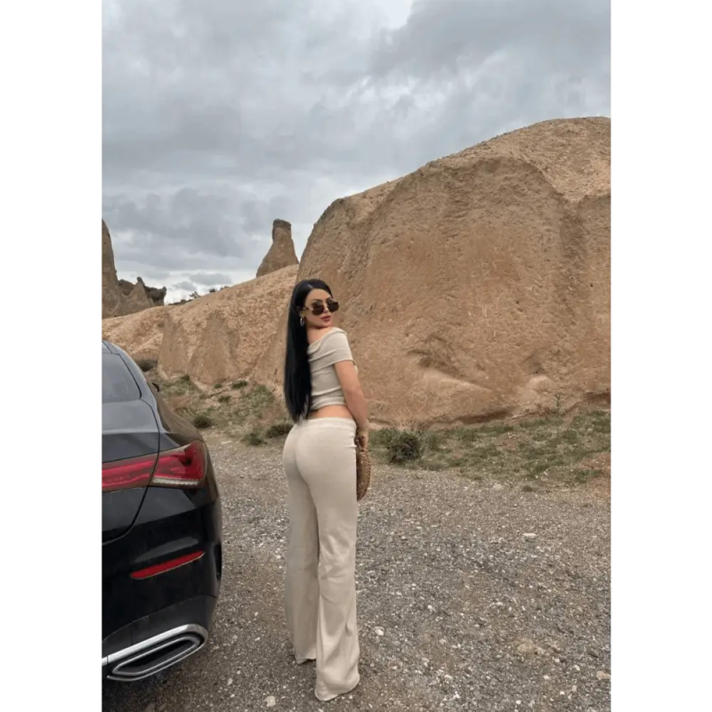 Madonna yaka bol paça pantolonlu takım - Özer&Hermin