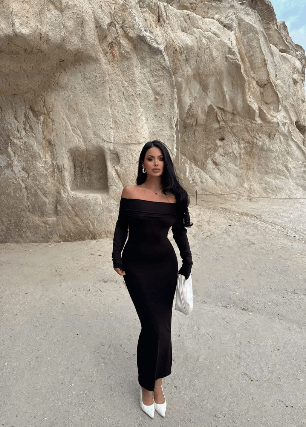 Madonna Yaka Esnek Elbise - Şıklığın ve Rahatlığın Bir Arada Buluştuğu Tasarım - ÖZER&HERMİN