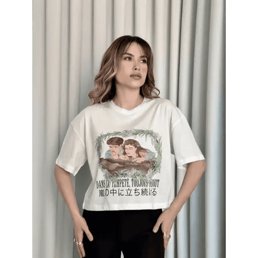 Oversize Beyaz Crop Tisört - Rahat ve Şık Tasarım - ÖZER&HERMİN