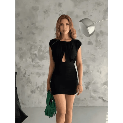 Pencereli Mini Elbise ile Şıklığı Yakalayın - ÖZER&HERMİN