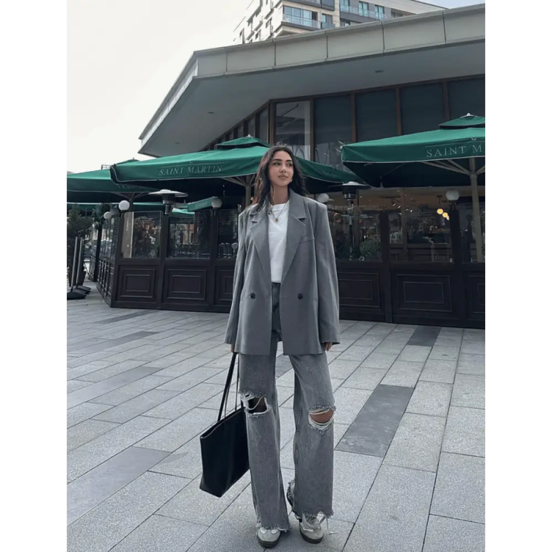 Poliviskon Ceket ile Şıklığı Yakalayın: Oversize Tasarım - Özer&Hermin