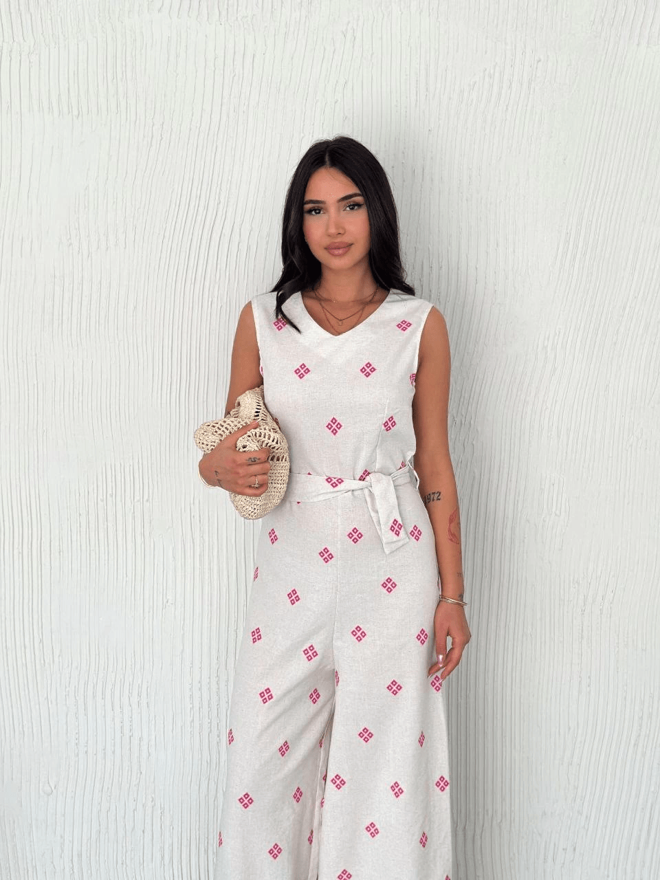 Sirt Dekolteli Beyaz Tulum - Şıklığın ve Rahatlığın Buluşması - ÖZER&HERMİN