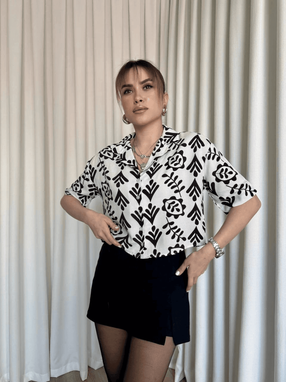 Siyah beyaz baskılı crop gömlek KAZAX