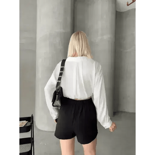 Tek Yirtmacli Sort Etek - Şıklığıyla Dikkat Çeken Yaz Modası - ÖZER&HERMİN